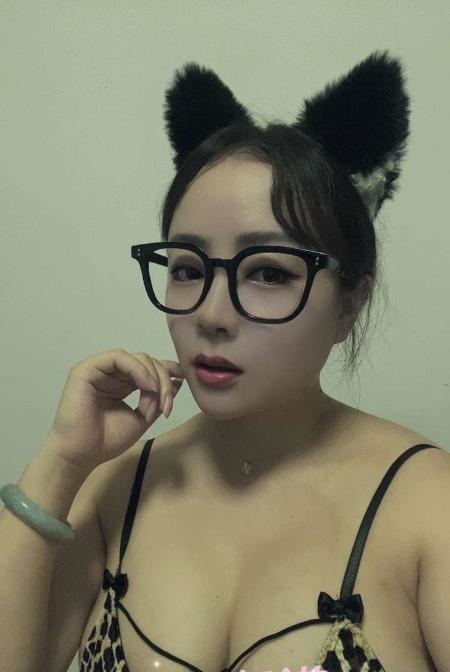徐汇胸器逼人