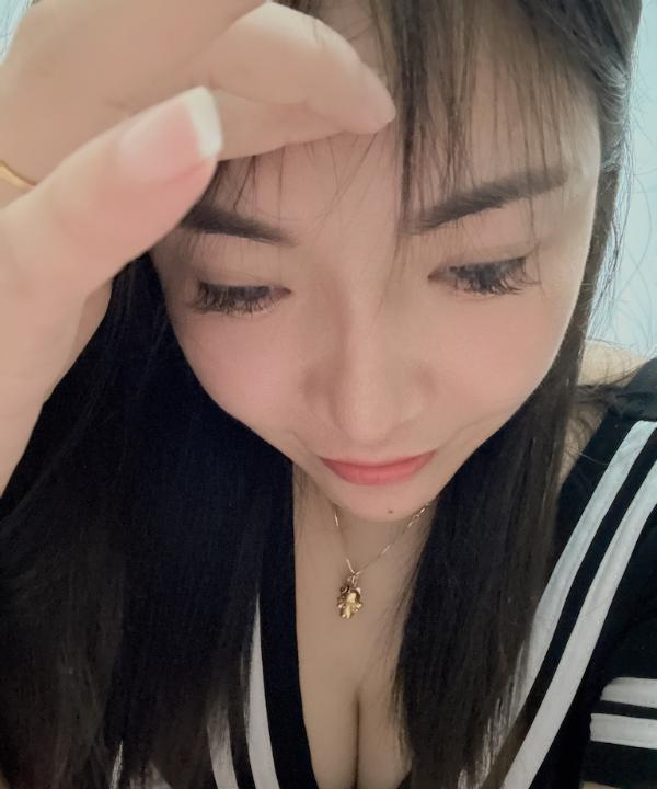 美胸半夏瑜伽小姐姐