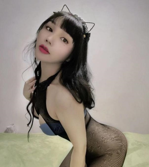 海珠翘臀骚月亮