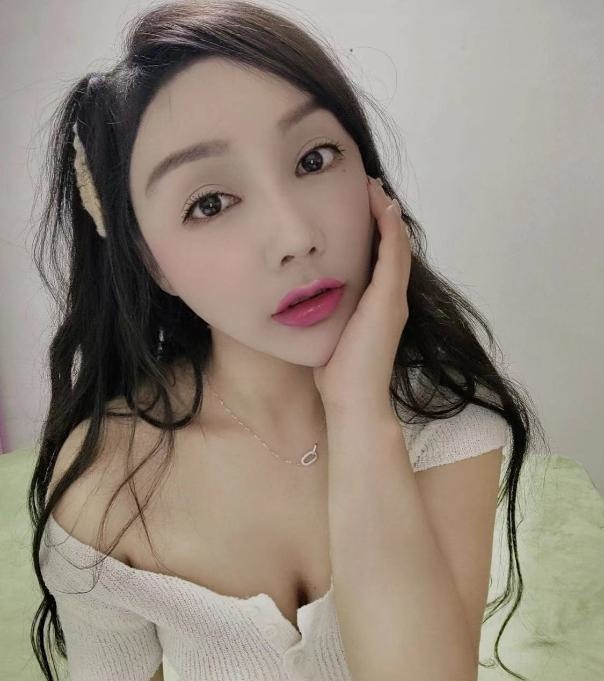 海珠翘臀骚月亮