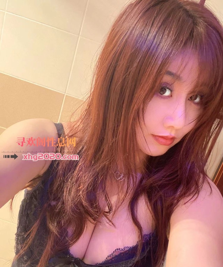 服务技术型大胸美女