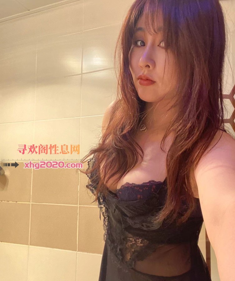 服务技术型大胸美女