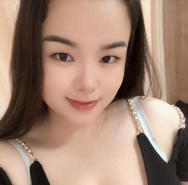 清湖大胸皮肤白少妇