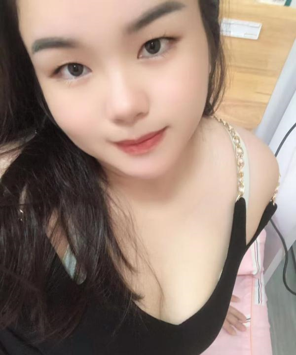 清湖大胸皮肤白少妇