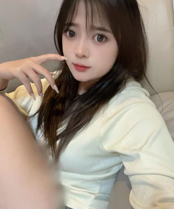 东站附近的年轻妹子