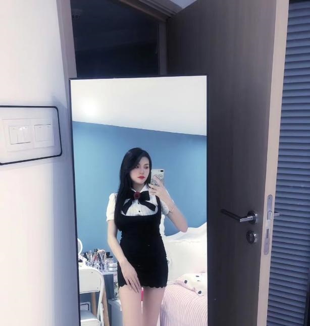 苗条的橙子小姐姐