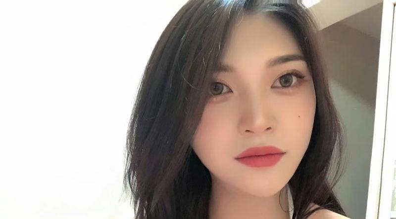 苗条的橙子小姐姐