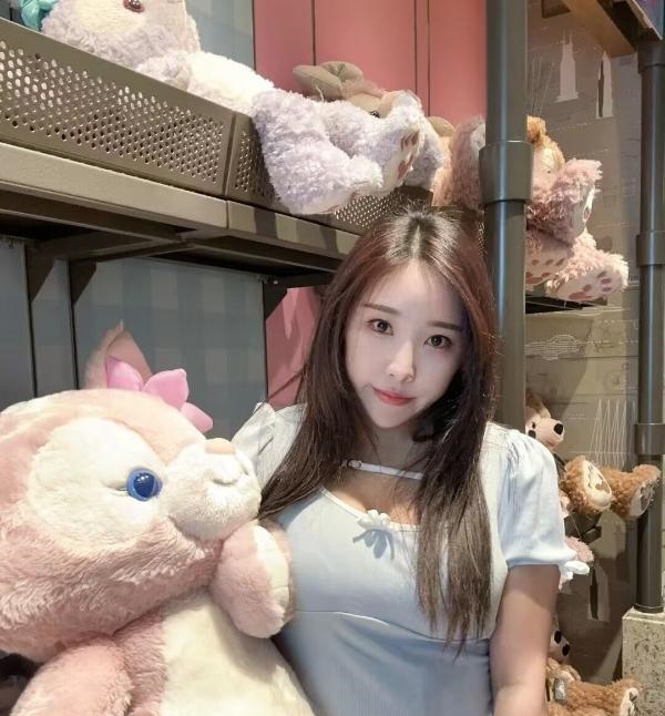 E杯大奶川妹小欣