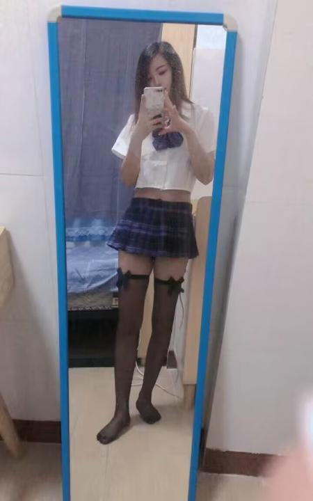 黑丝美腿骚叶子
