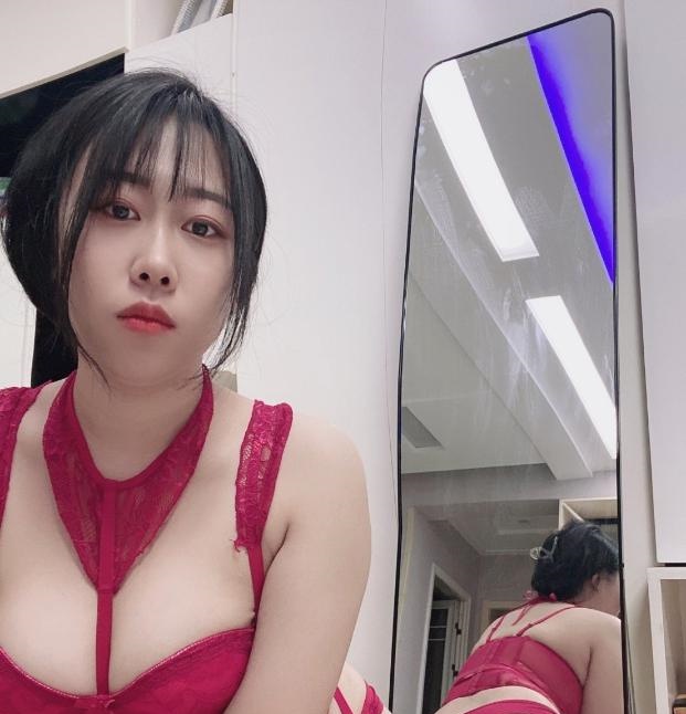 制服诱惑小凌儿