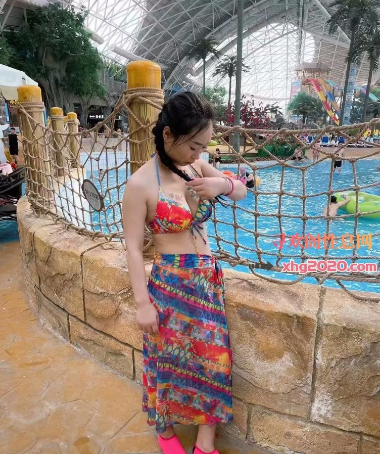 身材性感的骚女小梅