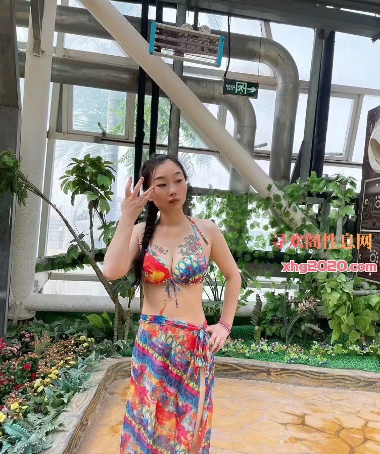 身材性感的骚女小梅