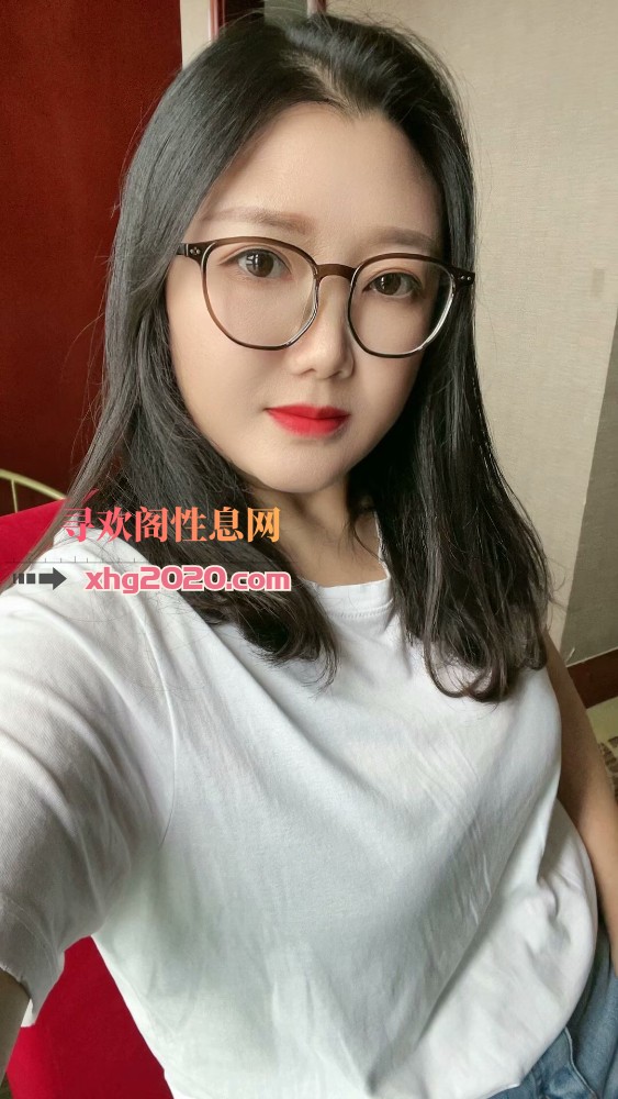 嘉兴南湖大胸美女