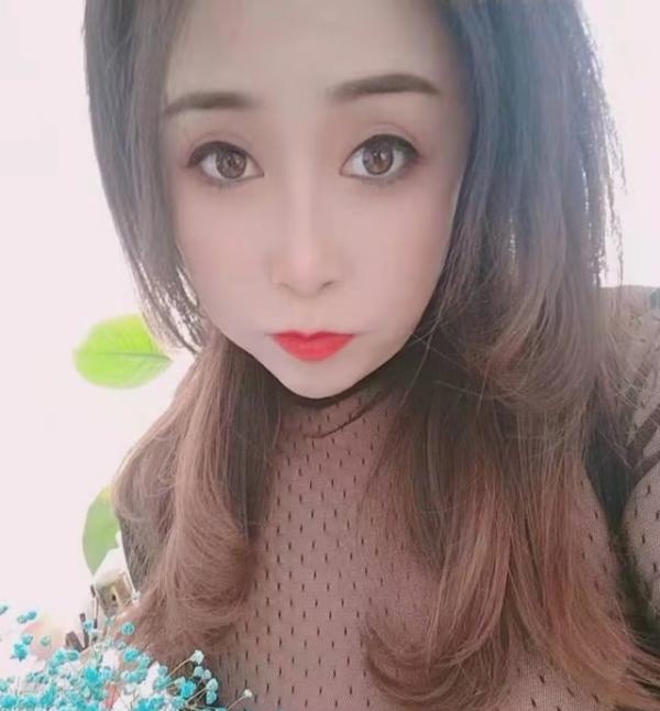 南开胸很挺的小倩