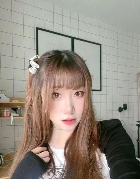 建邺嫩妹潇怡