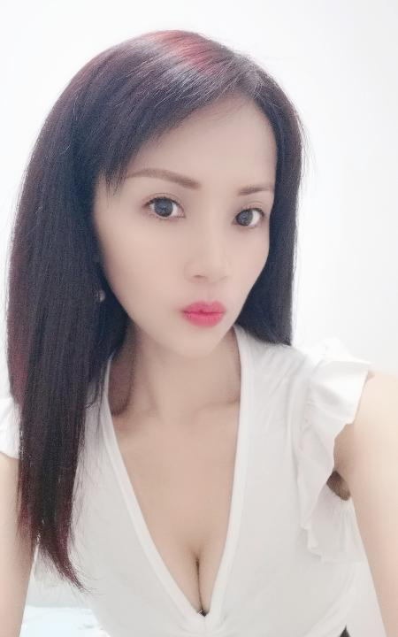 白嫩D奶梦雪