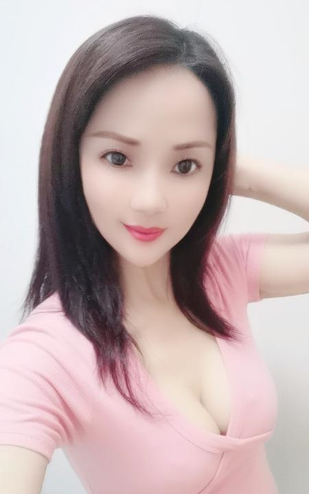 白嫩D奶梦雪