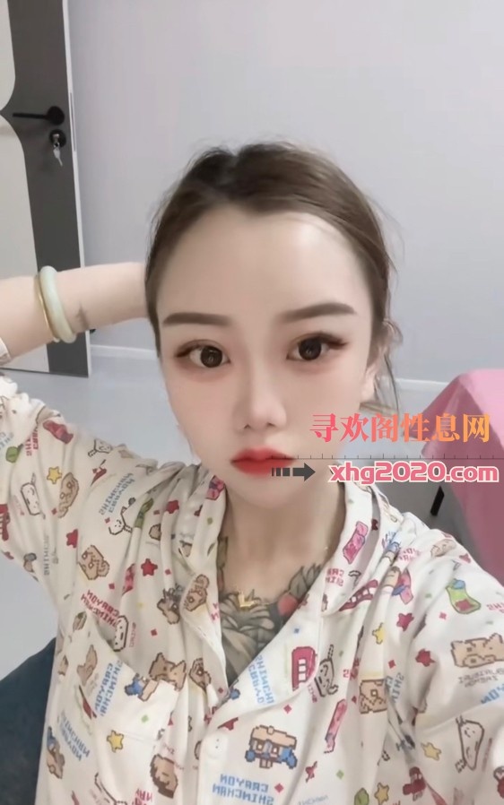 纹身小丫头
