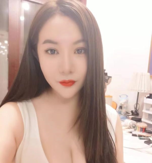 天河微胖巨乳宝妹