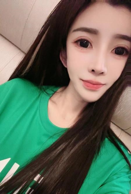 瘦小欣然妹子
