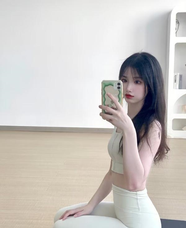 南山瑜伽妹子