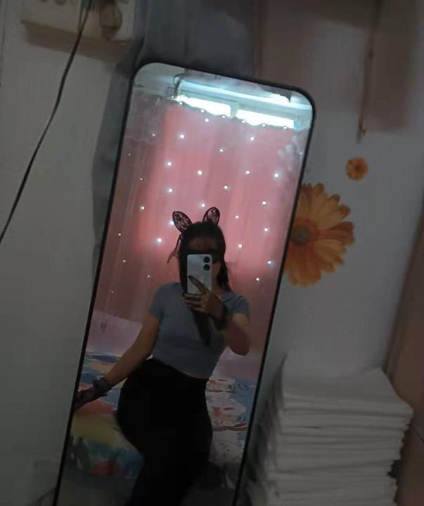 白嫩大奶小微