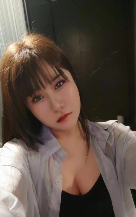 舌吻人妻静静