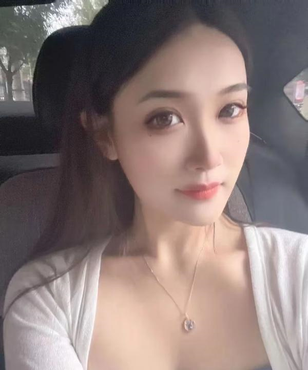 鼓楼大胸风骚女