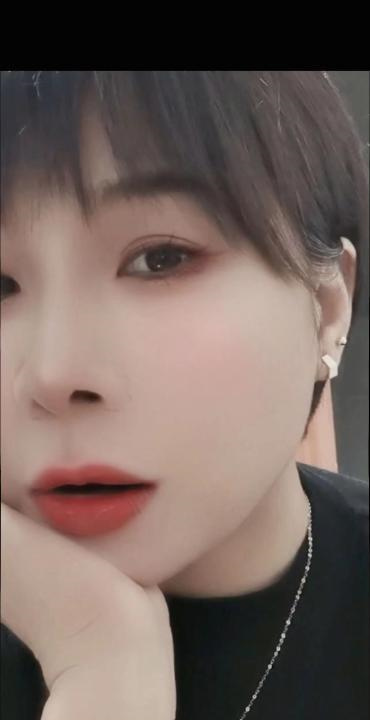 短发小姐姐