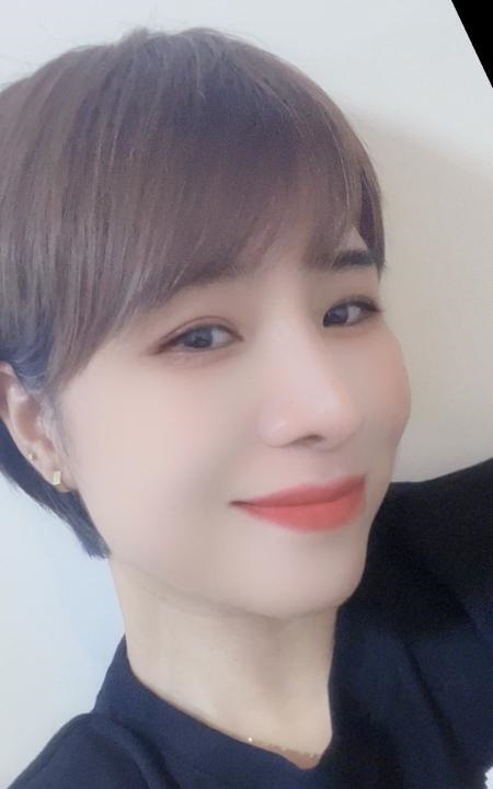 短发小姐姐
