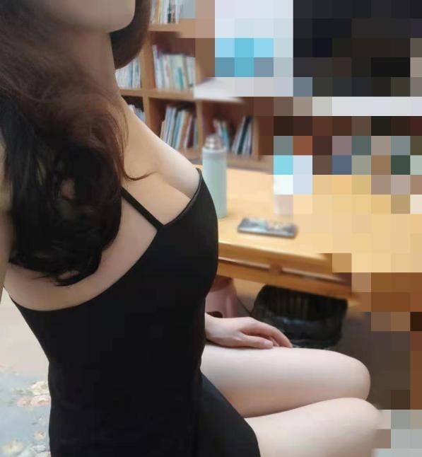 市中心长腿小姐姐