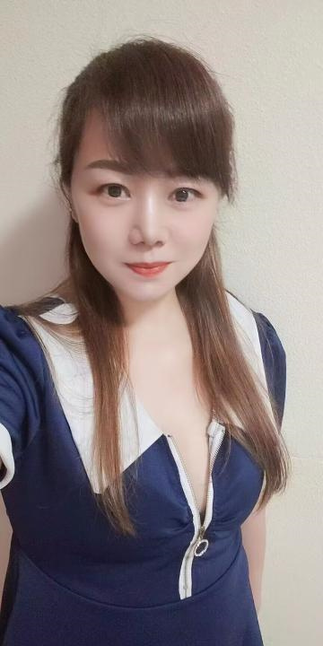 乖巧听话白净少妇