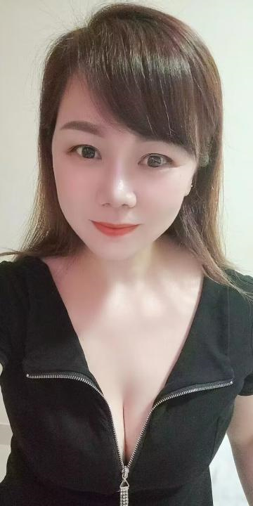 乖巧听话白净少妇