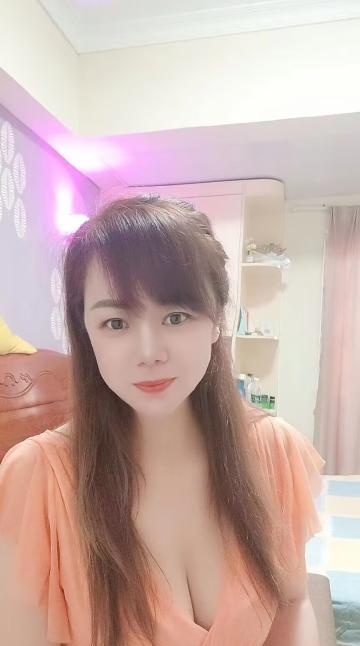 乖巧听话白净少妇