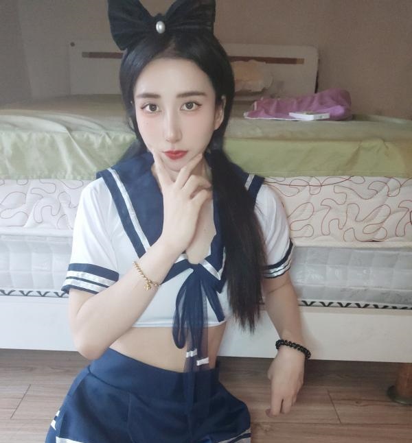御姐脸萝莉身材