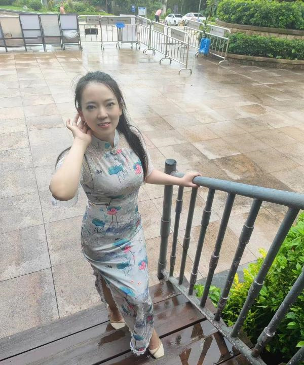 南山瑜伽老师叶子