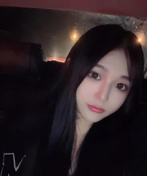 丰满长腿系小姐姐