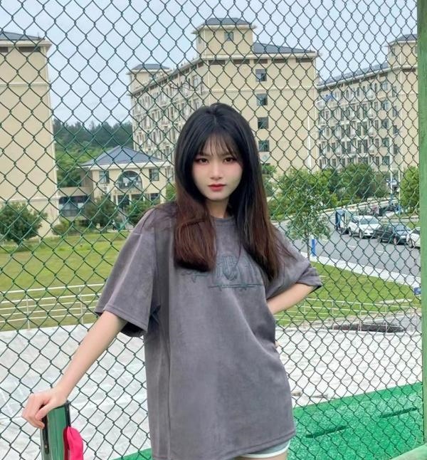 丰满长腿系小姐姐