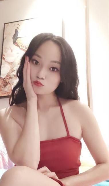 越秀舌吻骚妻