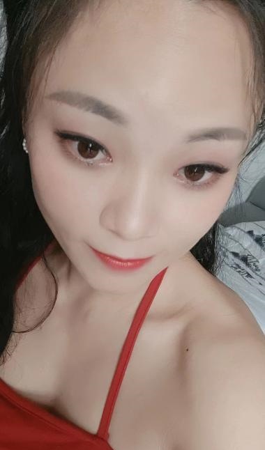 越秀舌吻骚妻