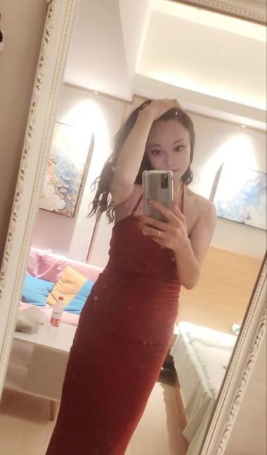 越秀舌吻骚妻