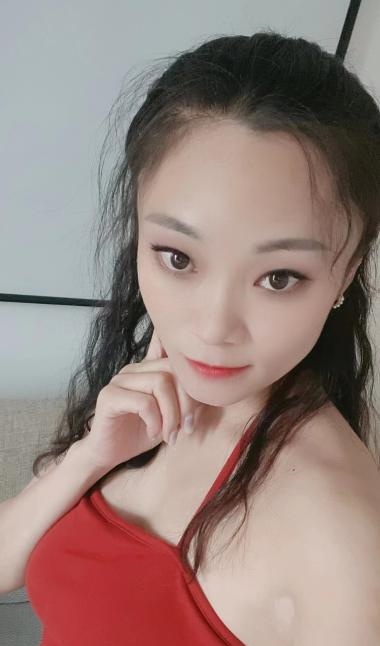 越秀舌吻骚妻