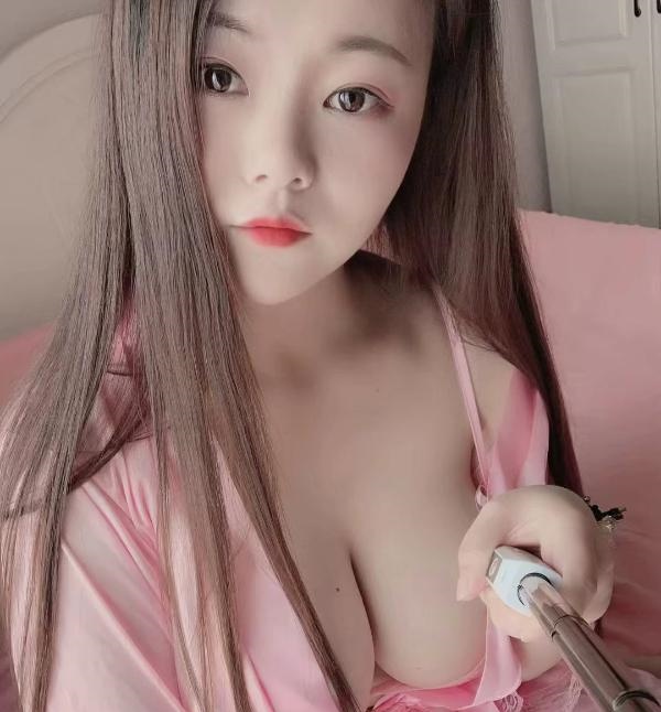 童颜巨乳小轩