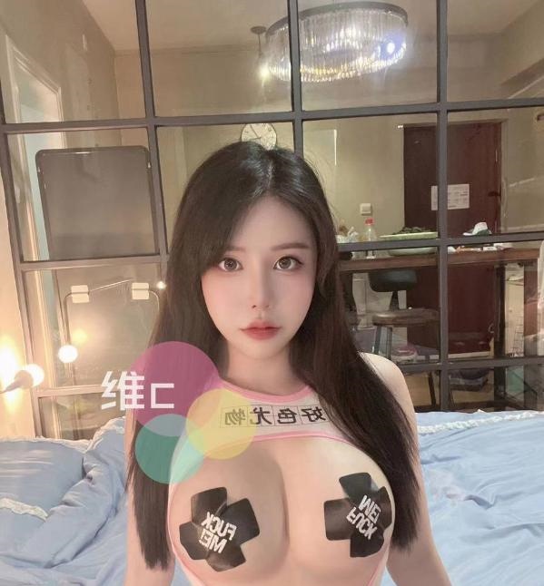 清纯性感大胸妹子