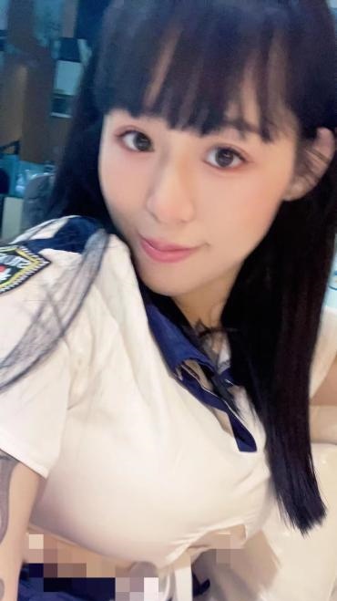 巨乳纹身妹