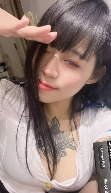 巨乳纹身妹