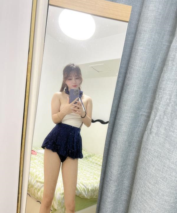白嫩小姐姐