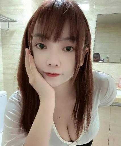 小巧大胸妹妹