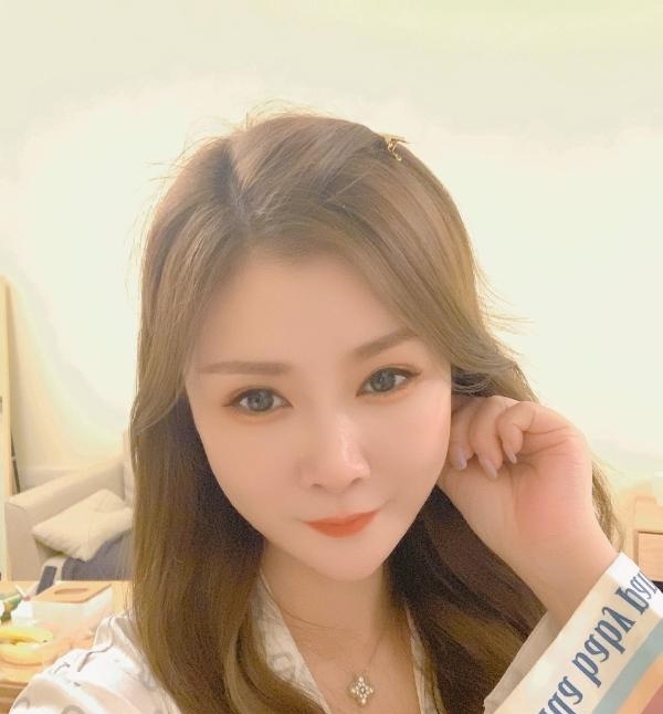 小美女娜娜