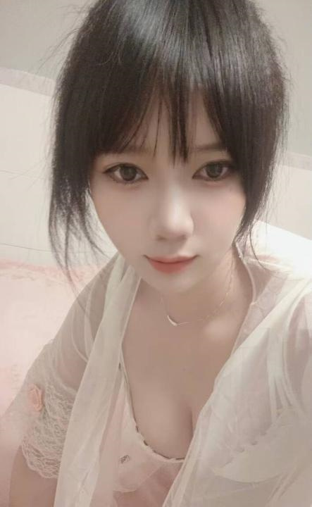 龙华小雪肤白妹